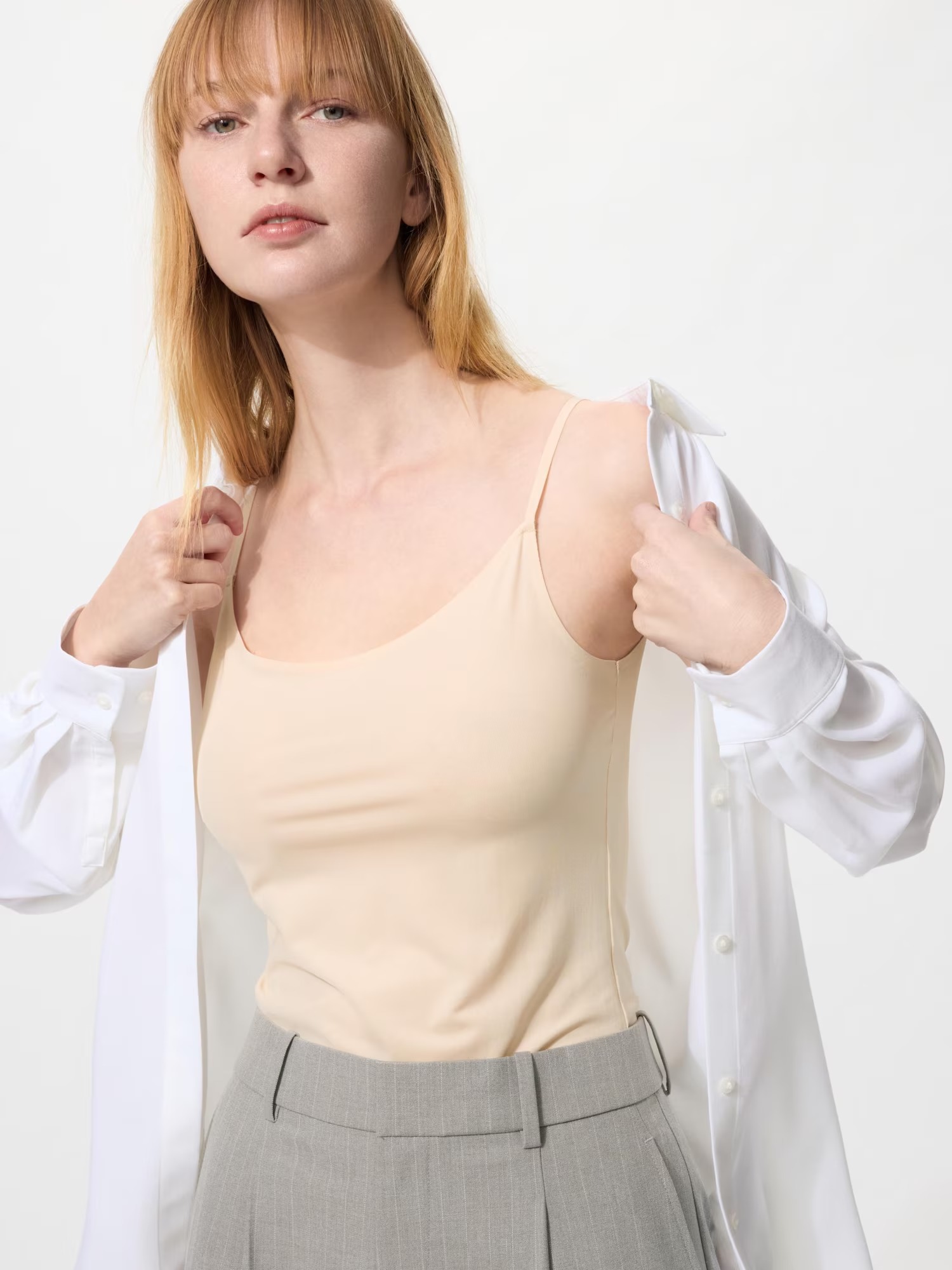Mặc áo sáng màu không sợ lộ nội y: Chỉ cần chọn đúng áo hai dây tông nude - Ảnh 10.