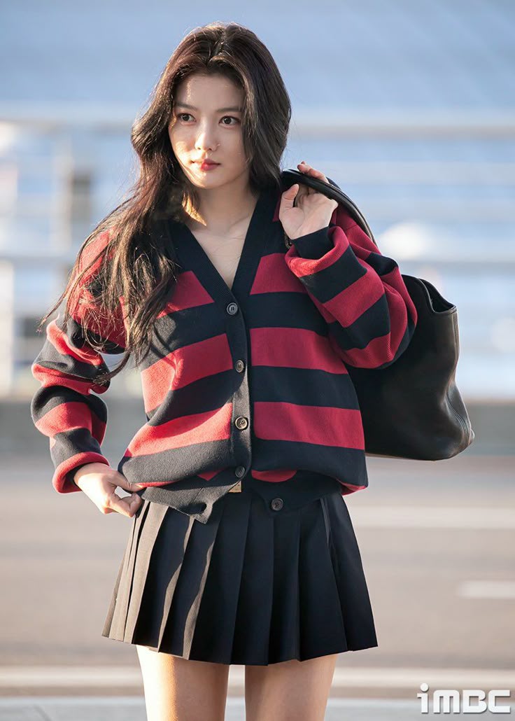 Kim Yoo Jung đổi style năng động v&agrave; hiện đại , đẹp kh&ocirc;ng g&oacute;c chết - Ảnh 6.