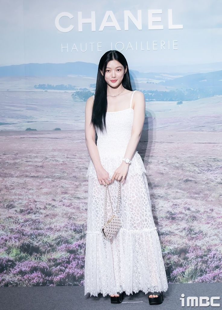 Kim Yoo Jung đổi style năng động v&agrave; hiện đại , đẹp kh&ocirc;ng g&oacute;c chết - Ảnh 9.