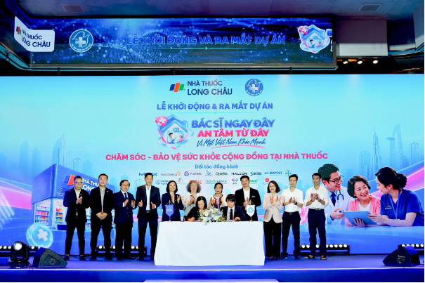 Long Ch&acirc;u c&ugrave;ng Hội Thầy thuốc trẻ Việt Nam, 16 h&atilde;ng dược đa quốc gia hợp lực đưa b&aacute;c sĩ đến gần người d&acirc;n - Ảnh 1.