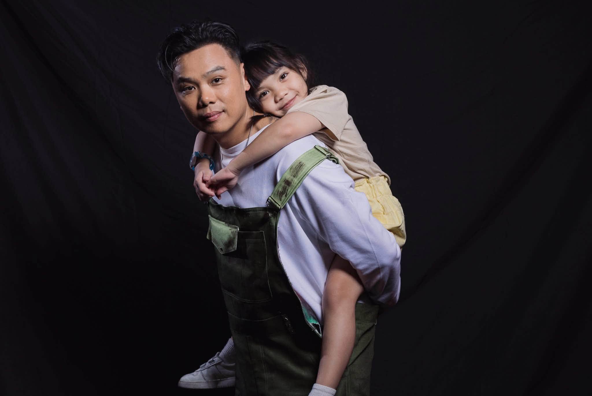 "Em bé Nhong Nhong Nhong" tập luyện cùng các anh tài trước thềm concert ATVNCG 2026, bé nhất nhà nên được cưng chiều hết nấc- Ảnh 4.