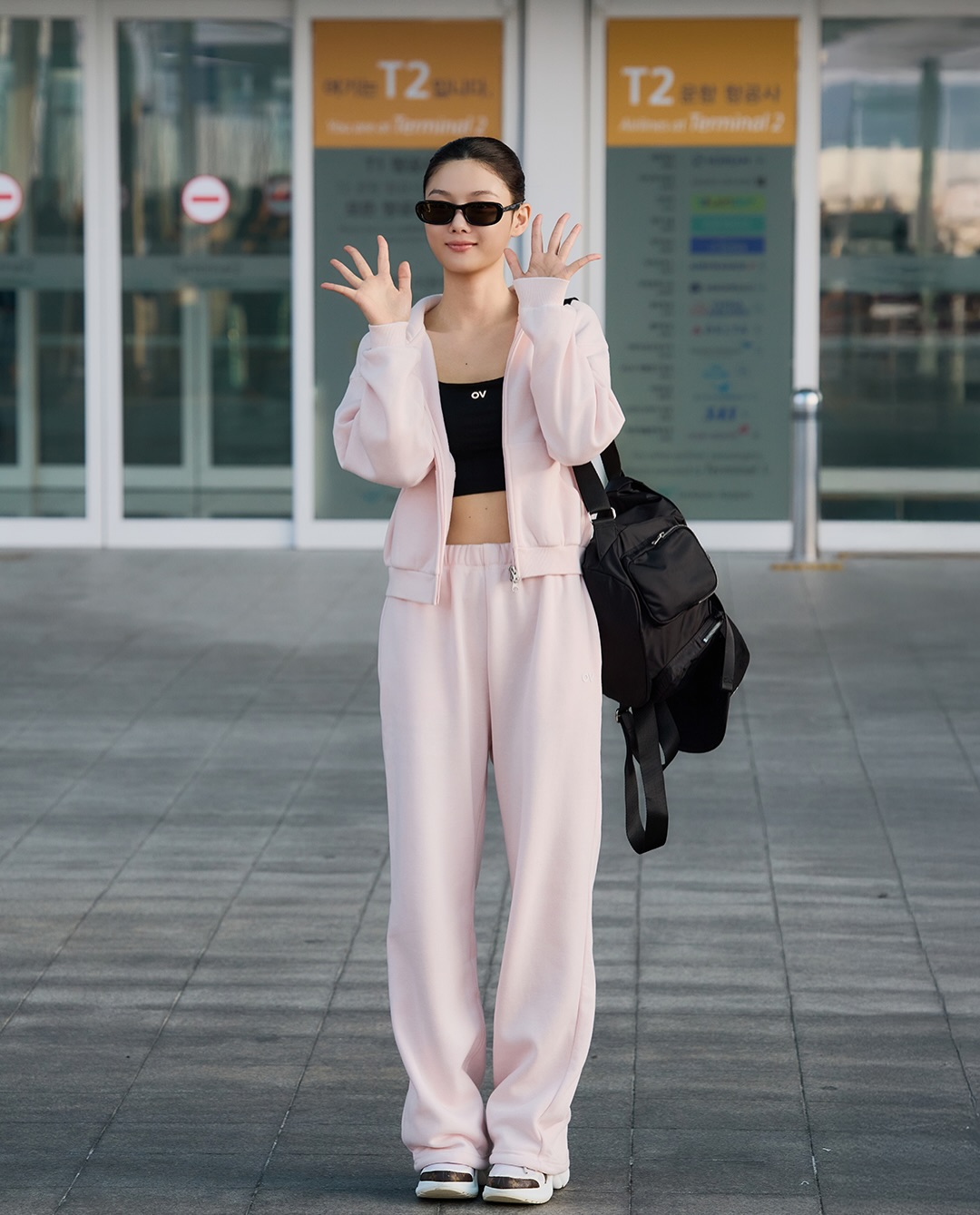 Kim Yoo Jung đổi style năng động v&agrave; hiện đại , đẹp kh&ocirc;ng g&oacute;c chết - Ảnh 1.