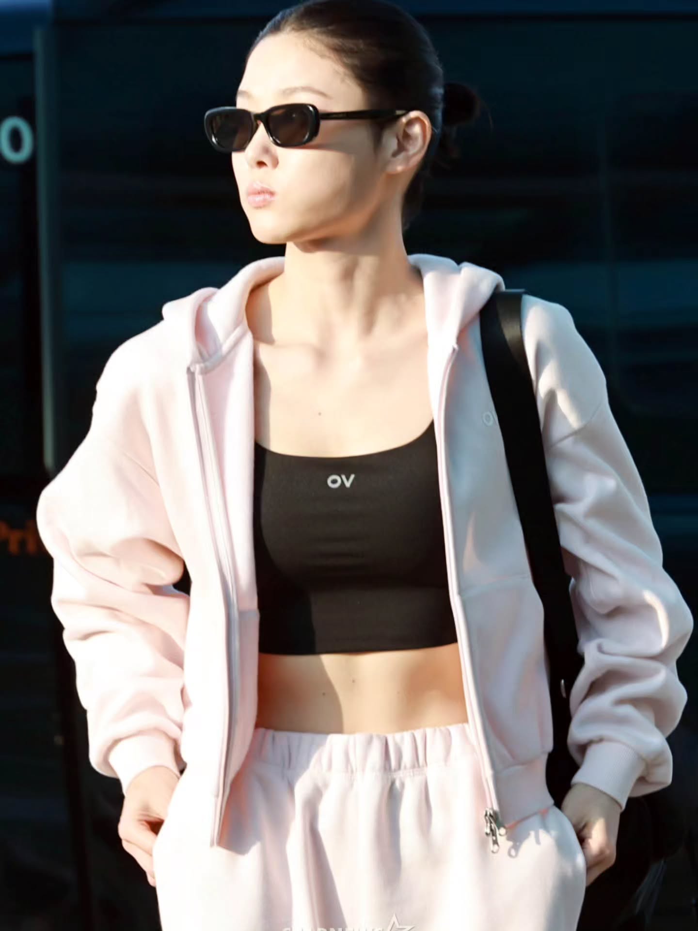 Kim Yoo Jung đổi style năng động v&agrave; hiện đại , đẹp kh&ocirc;ng g&oacute;c chết - Ảnh 3.