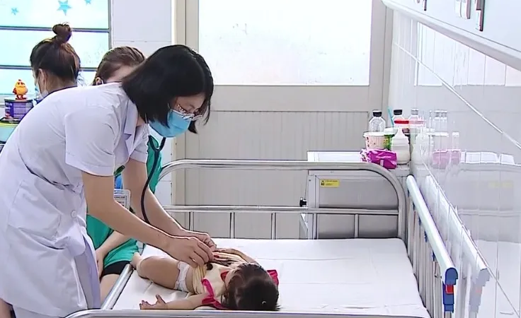 Bệnh tay ch&acirc;n miệng ở trẻ: Dấu hiệu nhận biết sớm v&agrave; c&aacute;c biện ph&aacute;p ph&ograve;ng ngừa hiệu quả - Ảnh 1.