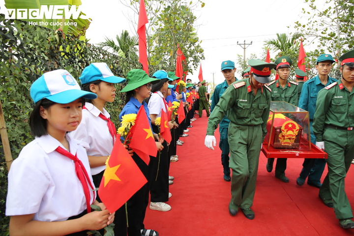 Lễ truy điệu v&agrave; an t&aacute;ng 56 h&agrave;i cốt liệt sĩ tại Hải Ph&ograve;ng năm 2026 - Ảnh 24.