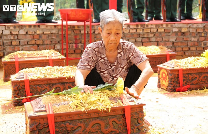 Lễ truy điệu v&agrave; an t&aacute;ng 56 h&agrave;i cốt liệt sĩ tại Hải Ph&ograve;ng năm 2026 - Ảnh 23.
