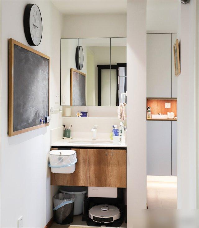 Căn hộ cũ chỉ 49m&sup2; nhưng bước v&agrave;o ai cũng bất ngờ: Kh&ocirc;ng thừa nổi 10cm m&agrave; vẫn đủ ph&ograve;ng cho cả gia đ&igrave;nh - Ảnh 11.