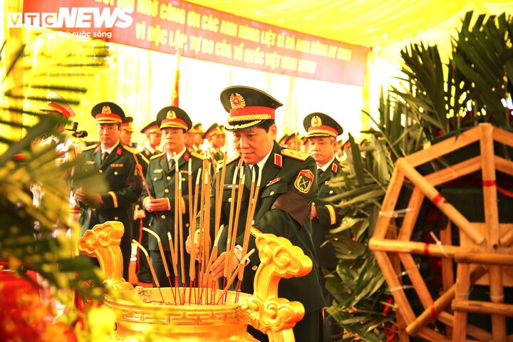 Lễ truy điệu v&agrave; an t&aacute;ng 56 h&agrave;i cốt liệt sĩ tại Hải Ph&ograve;ng năm 2026 - Ảnh 9.