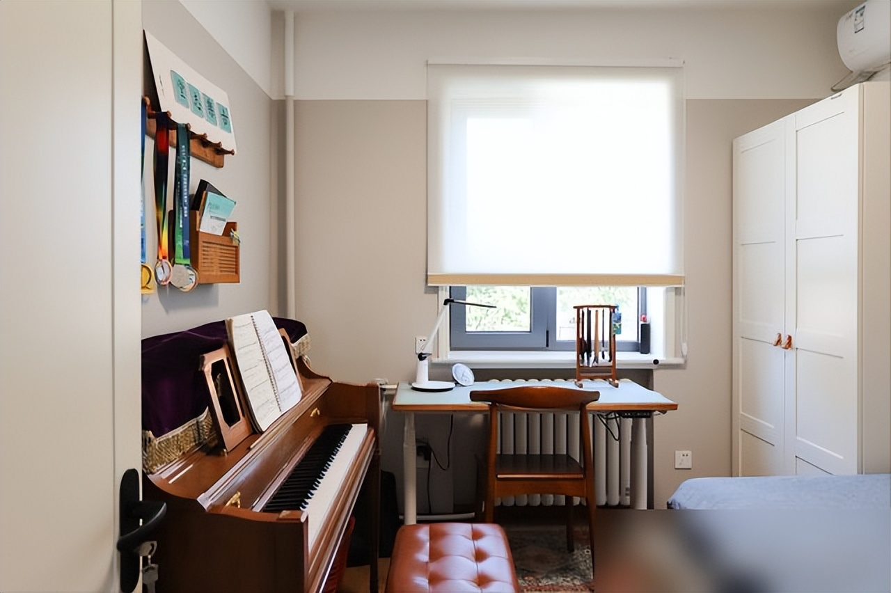 Căn hộ cũ chỉ 49m&sup2; nhưng bước v&agrave;o ai cũng bất ngờ: Kh&ocirc;ng thừa nổi 10cm m&agrave; vẫn đủ ph&ograve;ng cho cả gia đ&igrave;nh - Ảnh 9.