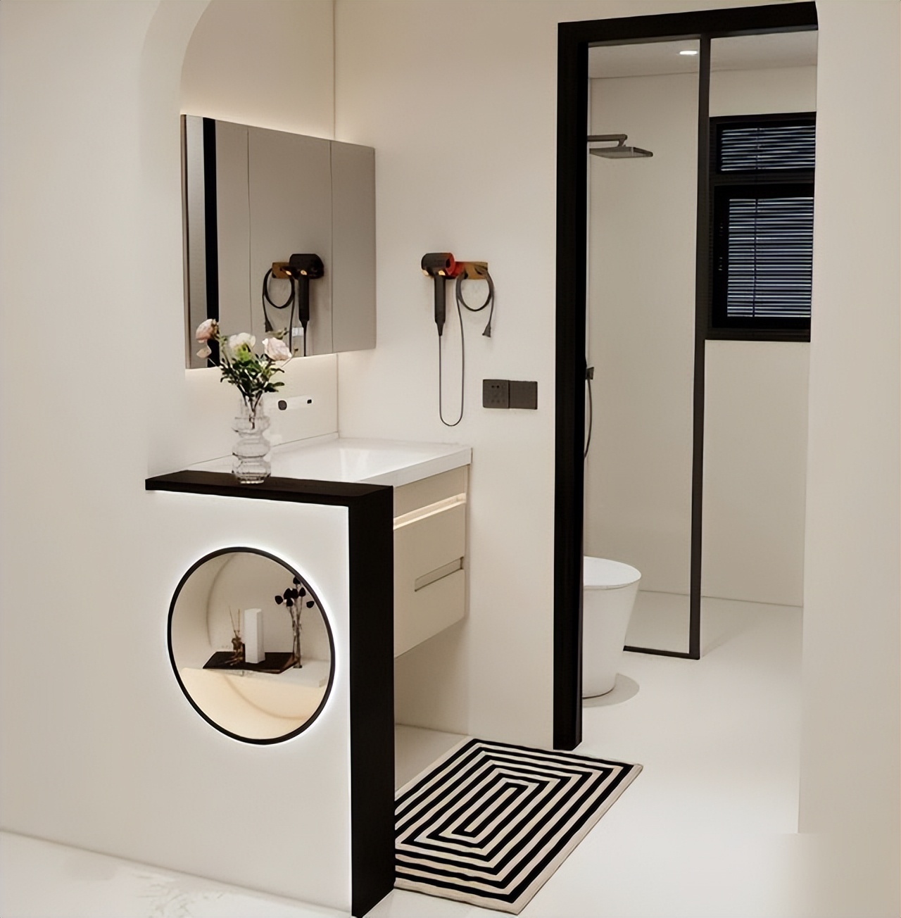 Ph&ograve;ng tắm kh&ocirc;ng đặt bồn rửa mặt, khu vệ sinh cũng được t&aacute;ch ri&ecirc;ng: C&aacute;ch bố tr&iacute; tưởng lạ nhưng ở l&acirc;u mới thấy qu&aacute; tiện - Ảnh 3.