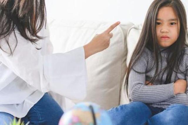 V&igrave; sao cứ phải đợi bố mẹ qu&aacute;t, con mới chịu nghe lời? - Ảnh 4.