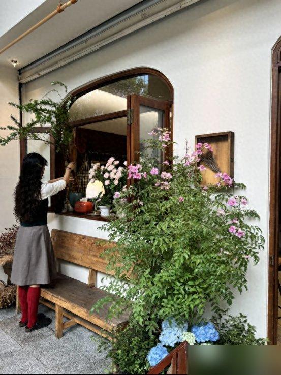 5 loại c&acirc;y nh&igrave;n đẹp nhưng kh&ocirc;ng n&ecirc;n t&ugrave;y tiện đặt trong nh&agrave;: Sai vị tr&iacute;, c&acirc;y kh&oacute; sống m&agrave; người cũng th&ecirc;m phiền - Ảnh 6.