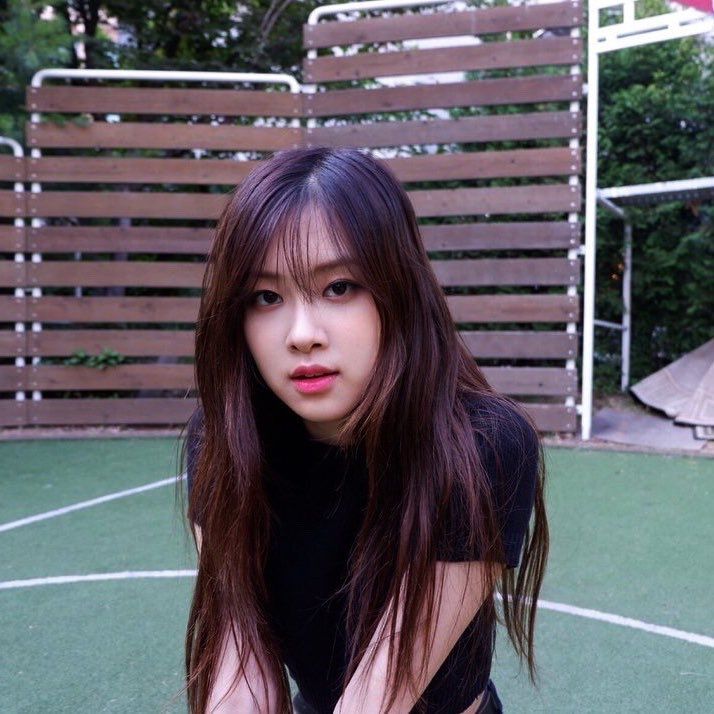 Rosé BLACKPINK thay đổi kiểu tóc: Khám phá hình ảnh mới mẻ và tự nhiên của nữ ca sĩ - Ảnh 13. Rosé BLACKPINK thay đổi kiểu tóc: Khám phá hình ảnh mới mẻ và tự nhiên của nữ ca sĩ - Ảnh 13.