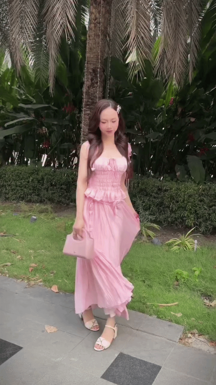 Đinh Ngọc Diệp đ&oacute;n tuổi 42 với vẻ đẹp trẻ trung v&agrave; phong c&aacute;ch thời trang s&agrave;nh điệu - Ảnh 4.