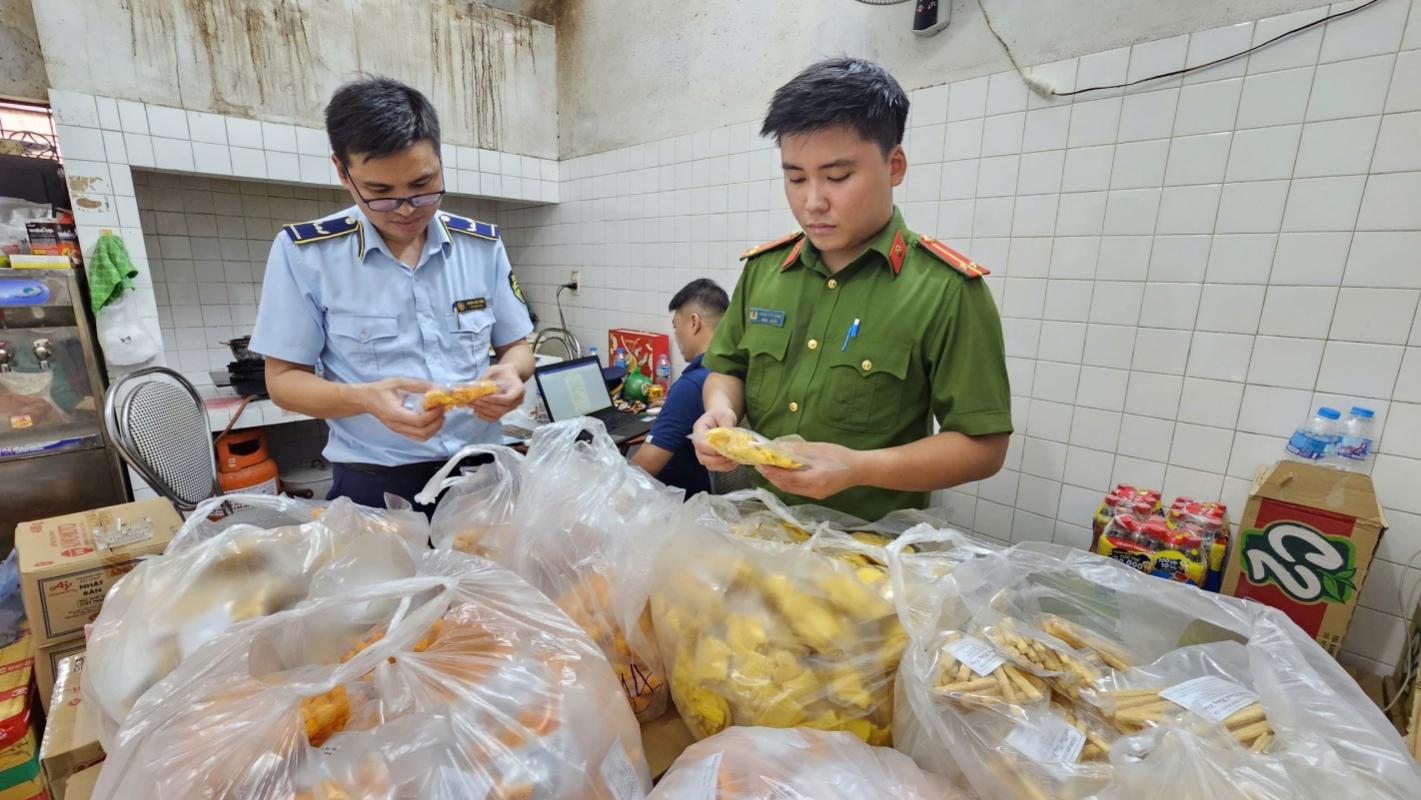 Khởi tố Vũ Thị Hoa về h&agrave;nh vi sản xuất h&agrave;ng giả tại Lạng Sơn năm 2026 - Ảnh 2.
