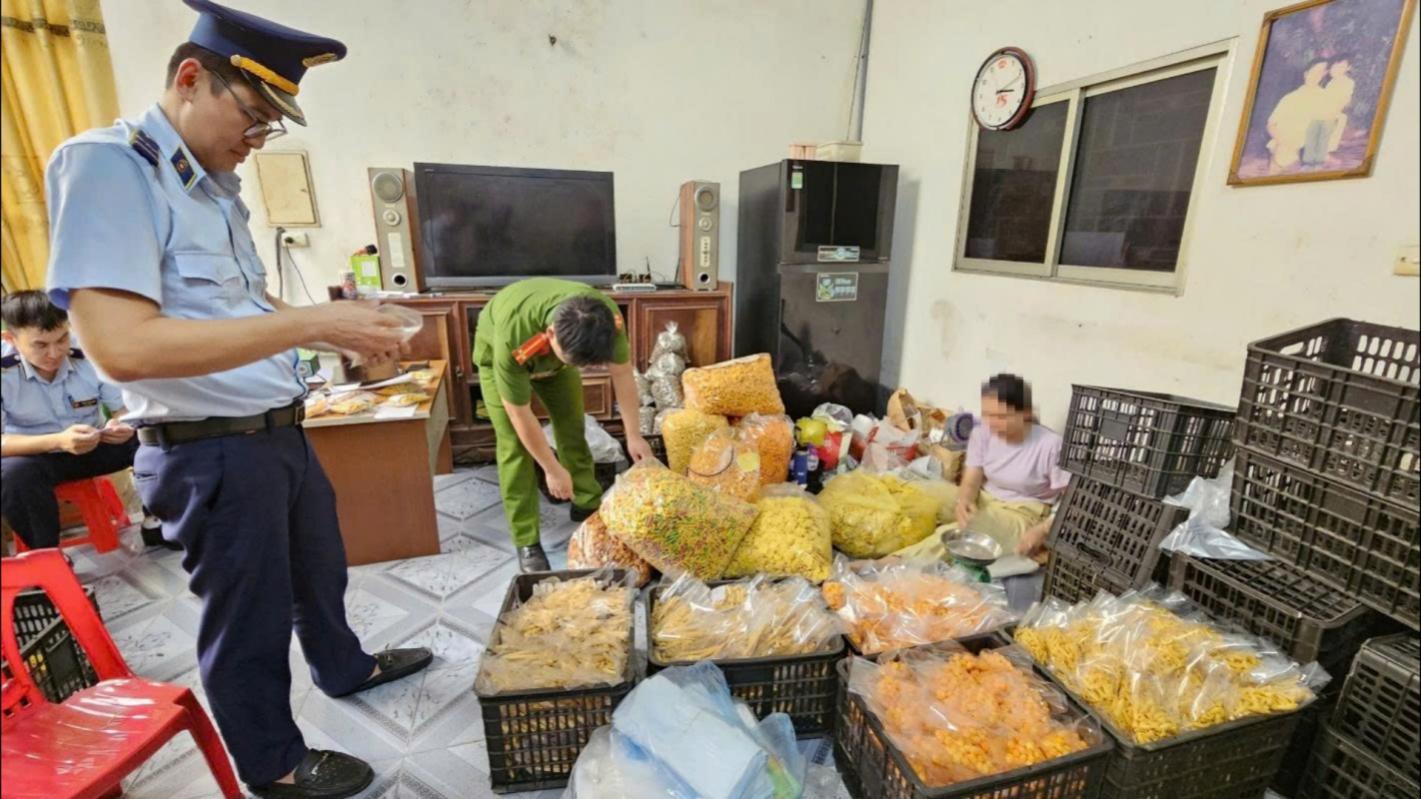 Khởi tố Vũ Thị Hoa về h&agrave;nh vi sản xuất h&agrave;ng giả tại Lạng Sơn năm 2026 - Ảnh 3.