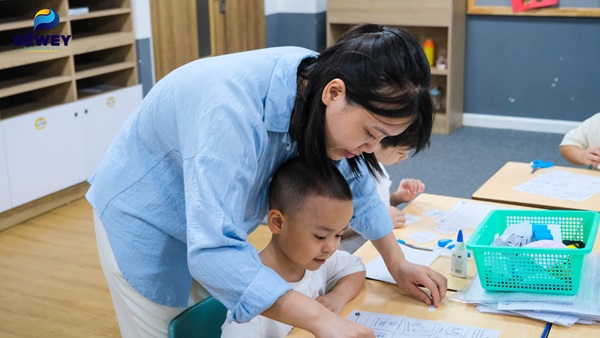 Con học sa sút không phải chuyện một sớm một chiều: 5 dấu hiệu cảnh báo sớm mà bố mẹ dễ bỏ qua - Ảnh 2.