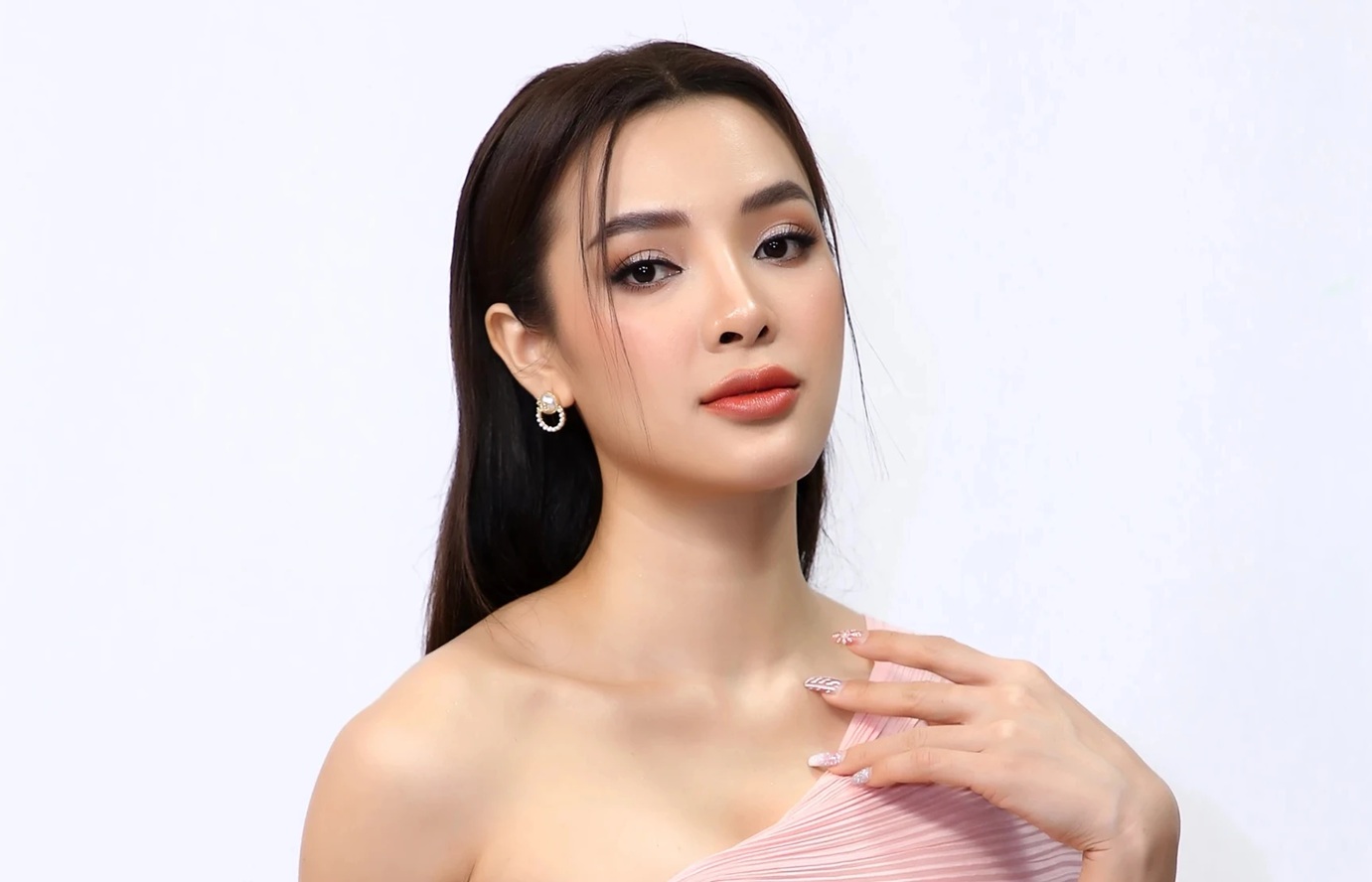 Nữ diễn vi&ecirc;n SN 1988 n&oacute;i thẳng c&aacute;ch xử l&yacute; khi chồng sắp cưới y&ecirc;u người đồng giới - Ảnh 1.
