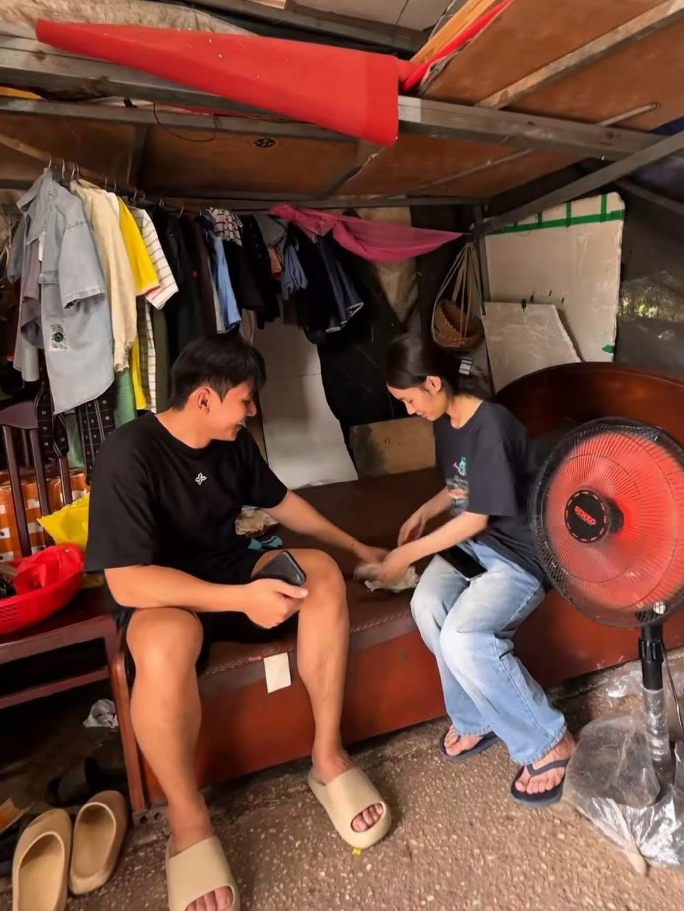 T&igrave;nh cờ va chạm xe, c&acirc;u chuyện ch&agrave;ng thiếu gia TP.HCM v&agrave; c&ocirc; g&aacute;i v&ugrave;ng cao cuốn hơn phim ng&ocirc;n t&igrave;nh, cả MXH thi nhau v&agrave;o đẩy thuyền - Ảnh 3.