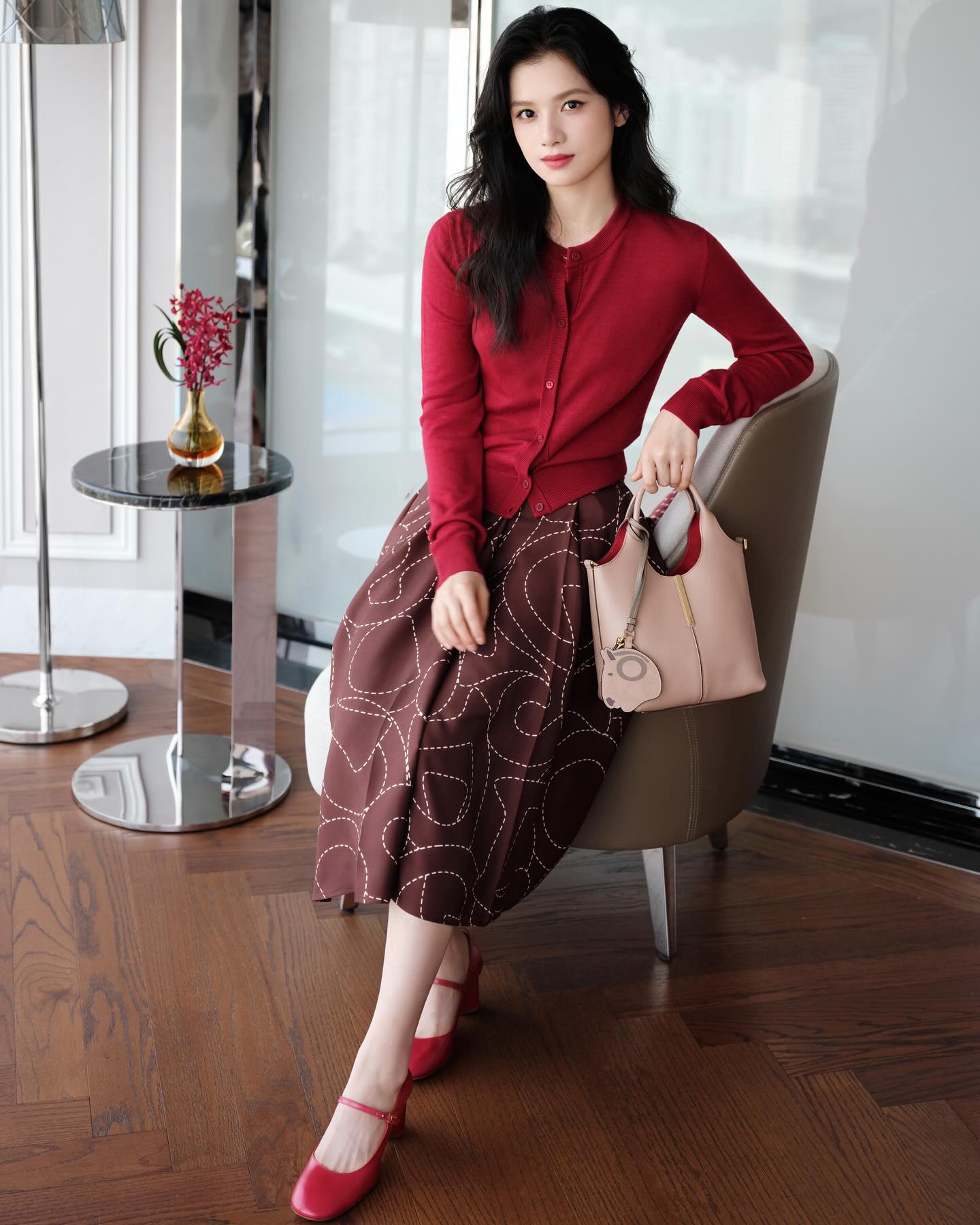 Trương Tịnh Nghi: Mỹ nh&acirc;n mặt tr&ograve;n thanh thuần với gu thời trang đa dạng 2026 - Ảnh 3.