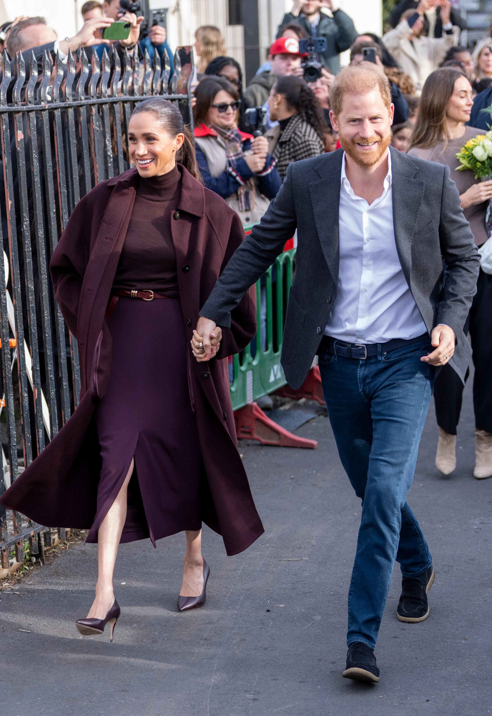 Meghan Markle v&agrave; Ho&agrave;ng tử Harry trở lại Nottingham: K&yacute; ức đẹp từ năm 2017 - Ảnh 3.