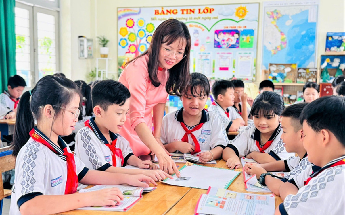 Một trường THPT ở Tp.HCM dự kiến chỉ học chính khóa 4 ngày/tuần - Ảnh 2.