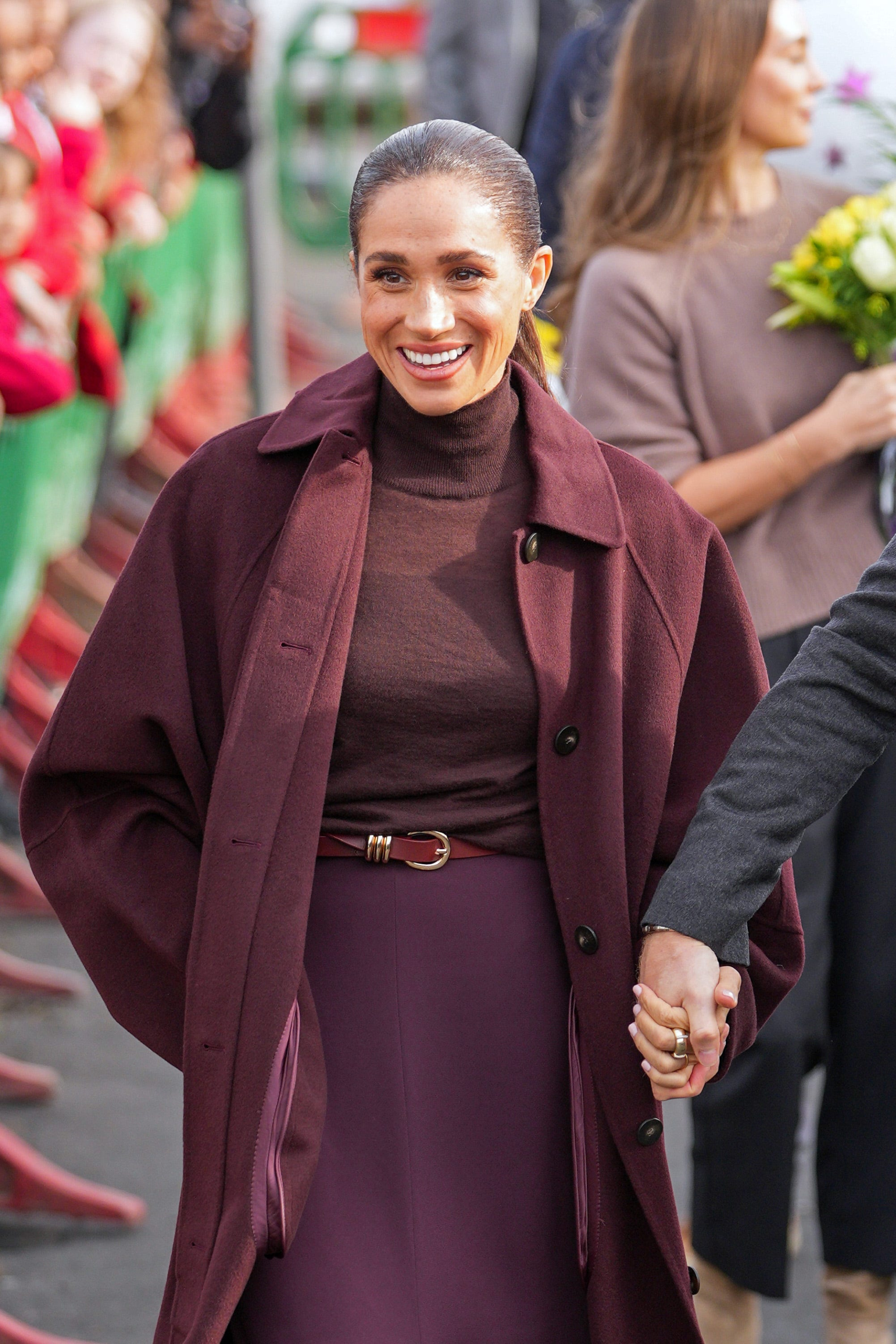 Meghan Markle t&aacute;i xuất tại Nottingham: Thời trang ấn tượng v&agrave; kỷ niệm đ&aacute;ng nhớ - Ảnh 1.