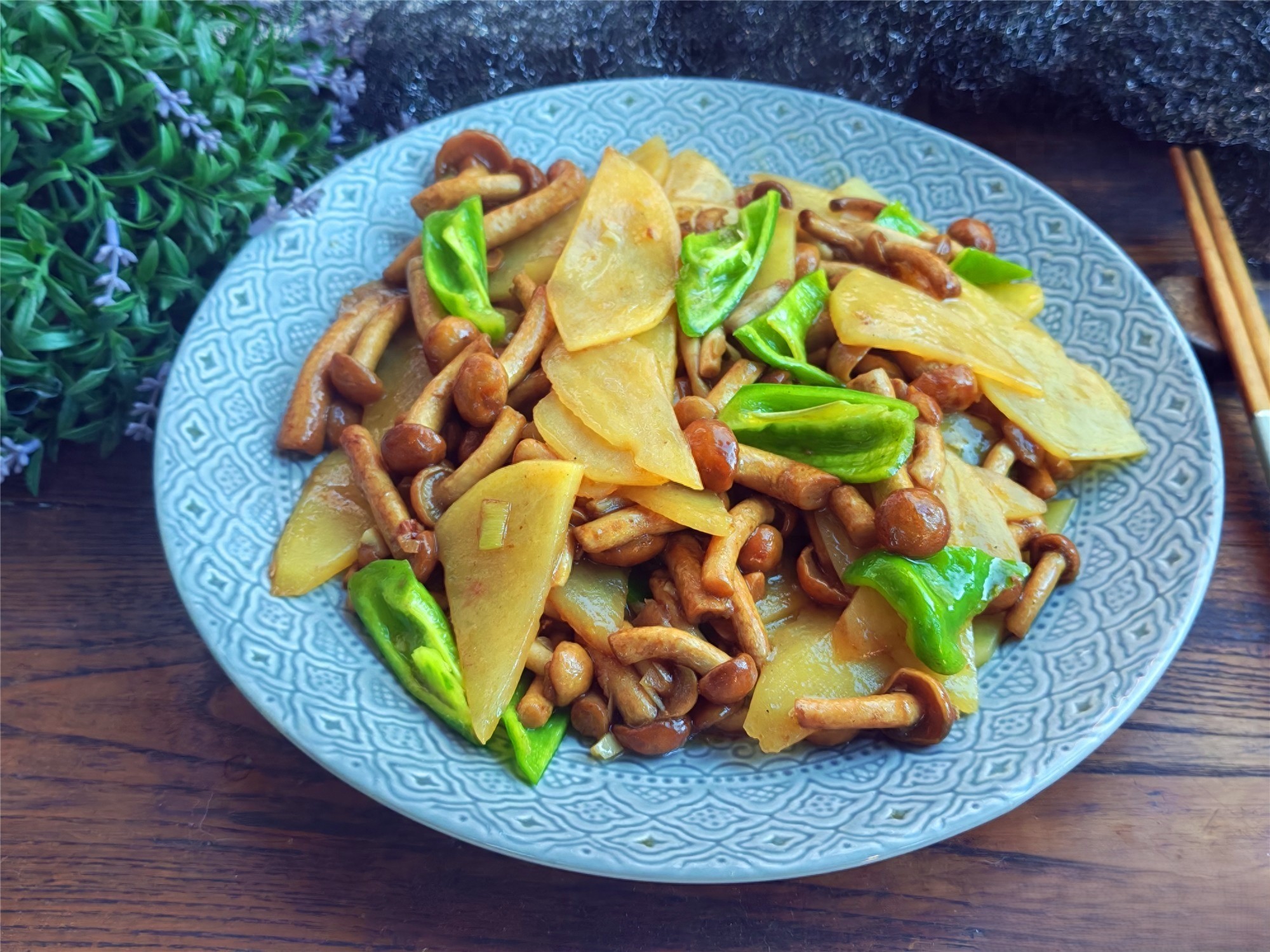 Khoai t&acirc;y đừng nấu canh, th&aacute;i l&aacute;t rồi kết hợp với nguy&ecirc;n liệu n&agrave;y th&agrave;nh m&oacute;n x&agrave;o cực ngon - Ảnh 9.