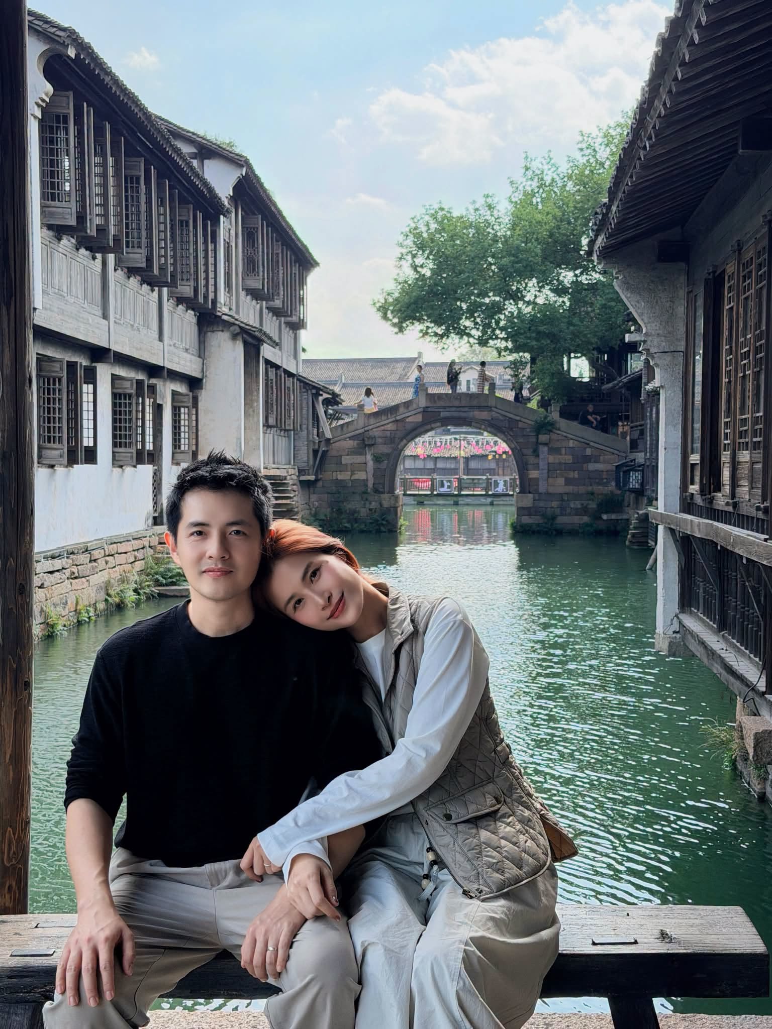 Đ&ocirc;ng Nhi đ&oacute;n sinh nhật ở Trung Quốc, khoe ảnh gia đ&igrave;nh ngọt ng&agrave;o b&ecirc;n &ocirc;ng x&atilde;, visual 2 &aacute;i nữ khiến d&acirc;n mạng xu&yacute;t xoa: Đồng loạt &ldquo;xin v&iacute;a bỏ bụng&rdquo; - Ảnh 7.