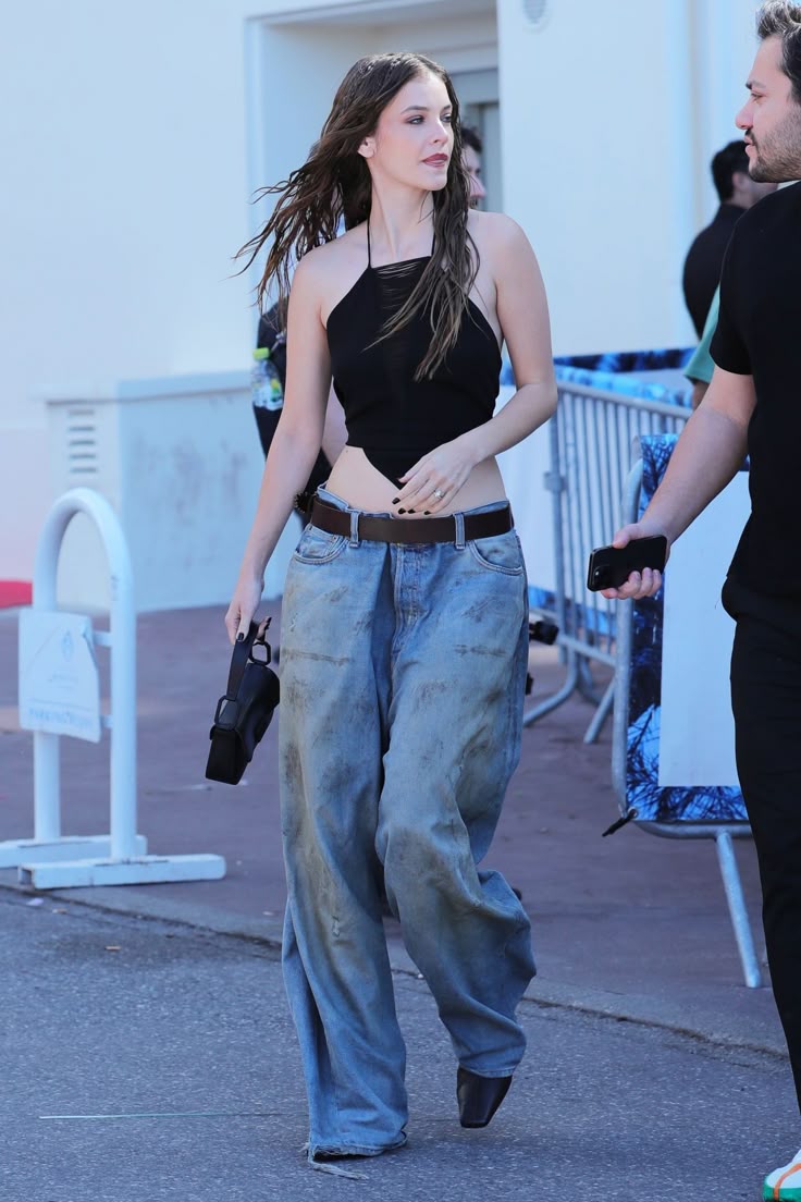 Barbara Palvin: Mẹ bỉm 6 tuần t&aacute;i xuất s&agrave;n diễn Victoria ' s Secret 2026 với gu thời trang ấn tượng - Ảnh 3.