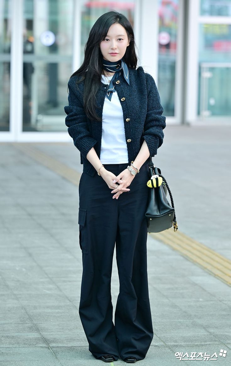 Nữ b&aacute;c sĩ Kim Ji Won v&agrave; gu thời trang tối giản g&acirc;y sốt to&agrave;n cầu năm 2026 - Ảnh 6.