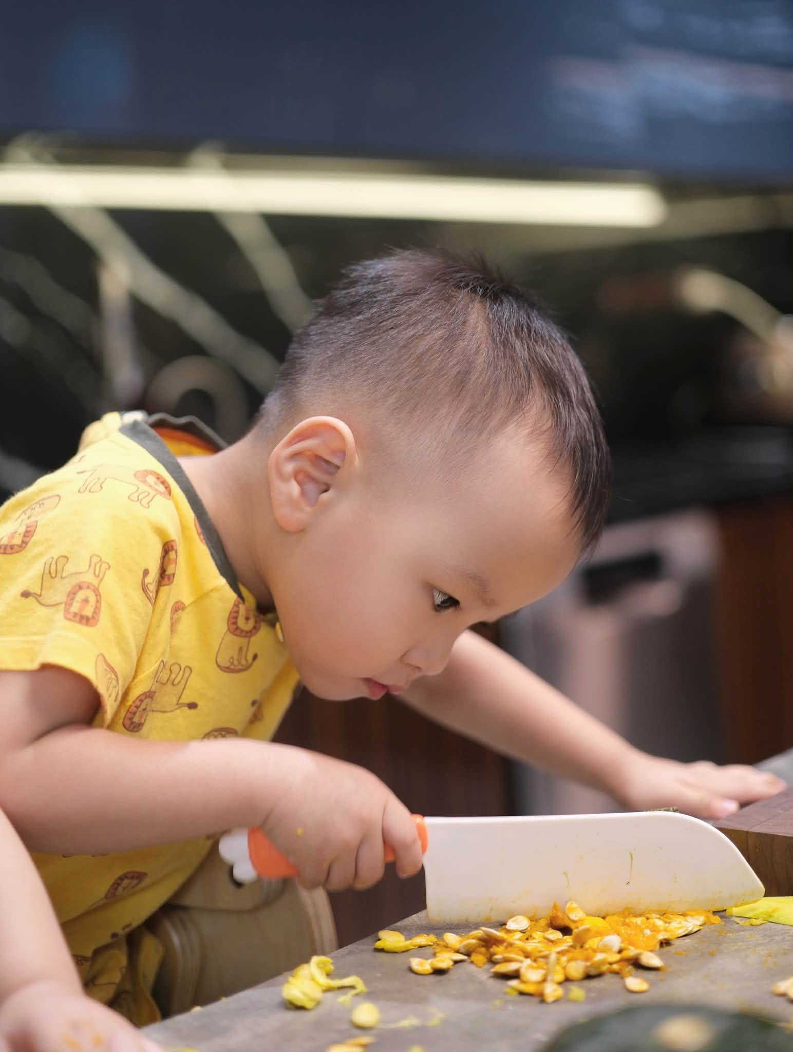 2 con của Phương Oanh th&agrave;nh 2 &ldquo;chef nh&iacute;&rdquo;, c&ugrave;ng mẹ nấu ăn nhận nhiều lời khen ngợi- Ảnh 4.