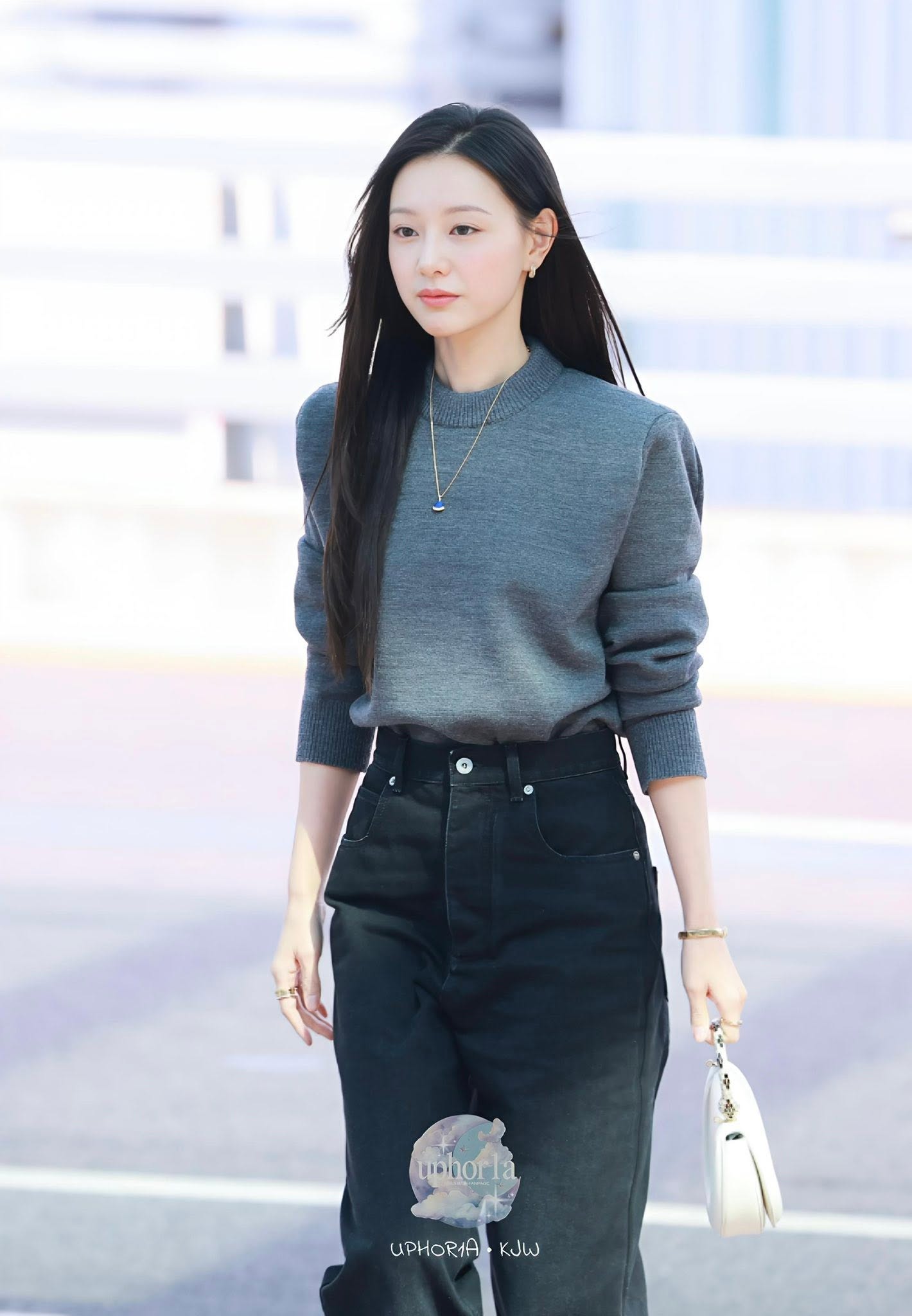 Nữ b&aacute;c sĩ Kim Ji Won v&agrave; gu thời trang tối giản g&acirc;y sốt to&agrave;n cầu năm 2026 - Ảnh 7.