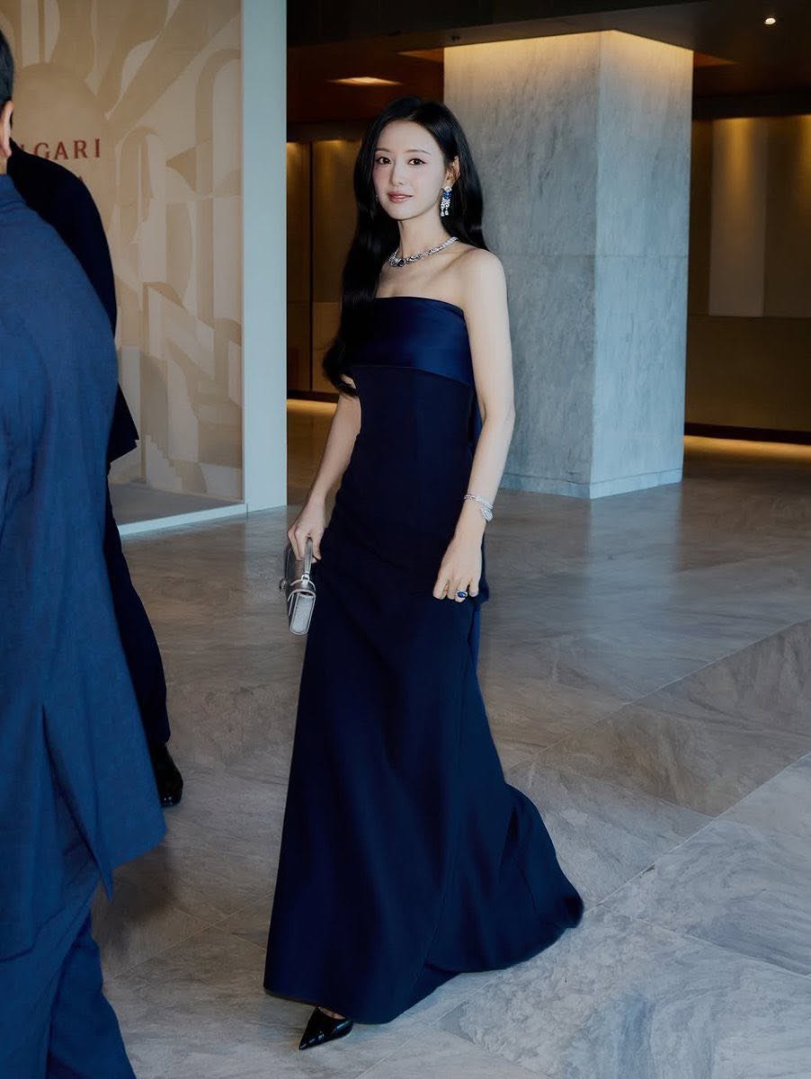 Nữ b&aacute;c sĩ Kim Ji Won v&agrave; gu thời trang tối giản g&acirc;y sốt to&agrave;n cầu năm 2026 - Ảnh 4.