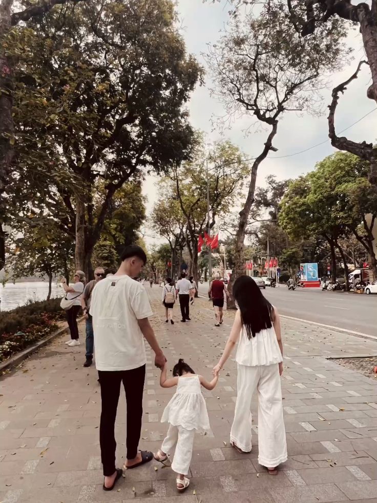 Cha mẹ c&agrave;ng thiếu năng lực nu&ocirc;i dạy con, c&agrave;ng th&iacute;ch kể với người kh&aacute;c 6 chuyện n&agrave;y: Mong bạn kh&ocirc;ng mắc điều n&agrave;o! - Ảnh 1.