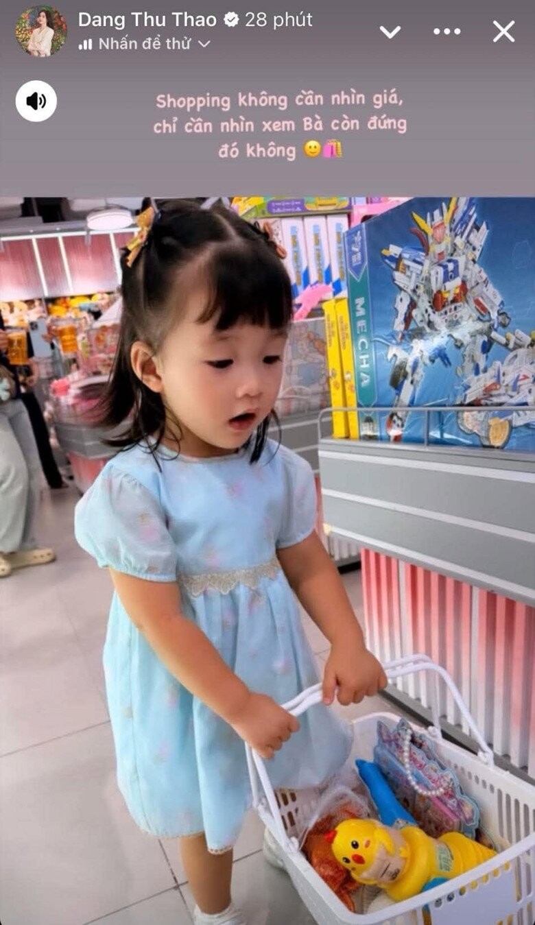 Con g&aacute;i &uacute;t của Hoa hậu Đặng Thu Thảo hiếm hoi l&ecirc;n s&oacute;ng, vẻ ngo&agrave;i xinh đẹp khiến d&acirc;n t&igrave;nh trầm trồ- Ảnh 3.