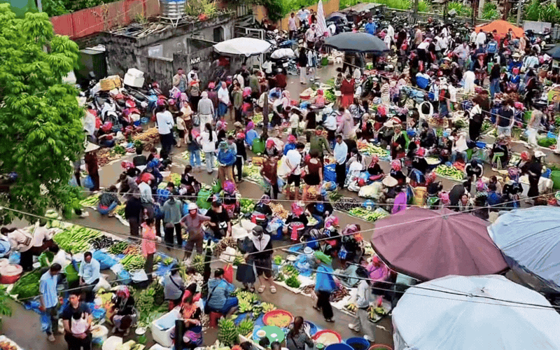 Đến Lai Châu sáng Chủ nhật, nhất định phải ghé khu chợ phiên vùng cao rực rỡ sắc màu này - Ảnh 2.