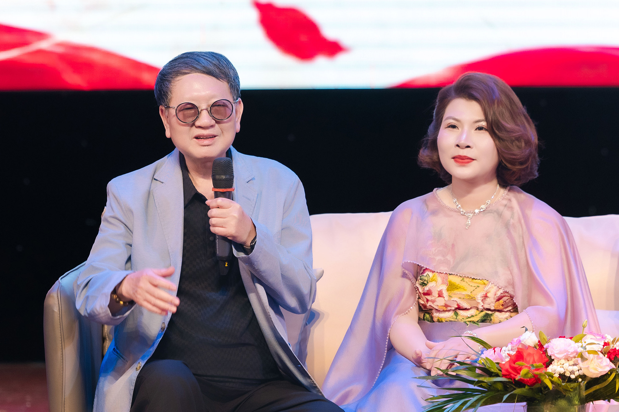 Gallery - Ca sĩ Phương Mai rưng rưng khi lần đầu được thầy khen trong buổi ra mắt MV Lời yêu cho con  - image 4