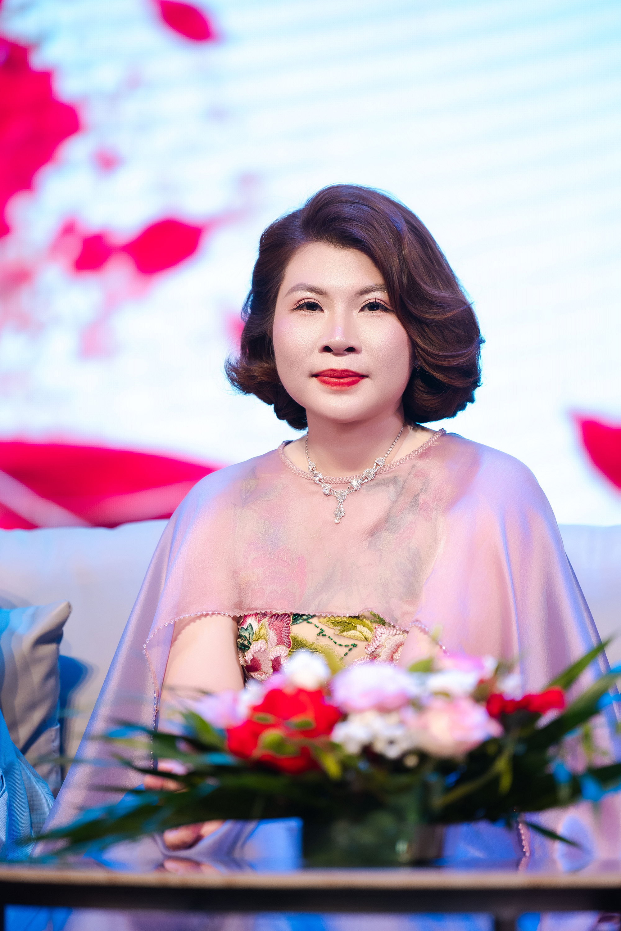 Gallery - Ca sĩ Phương Mai rưng rưng khi lần đầu được thầy khen trong buổi ra mắt MV Lời yêu cho con  - image 5