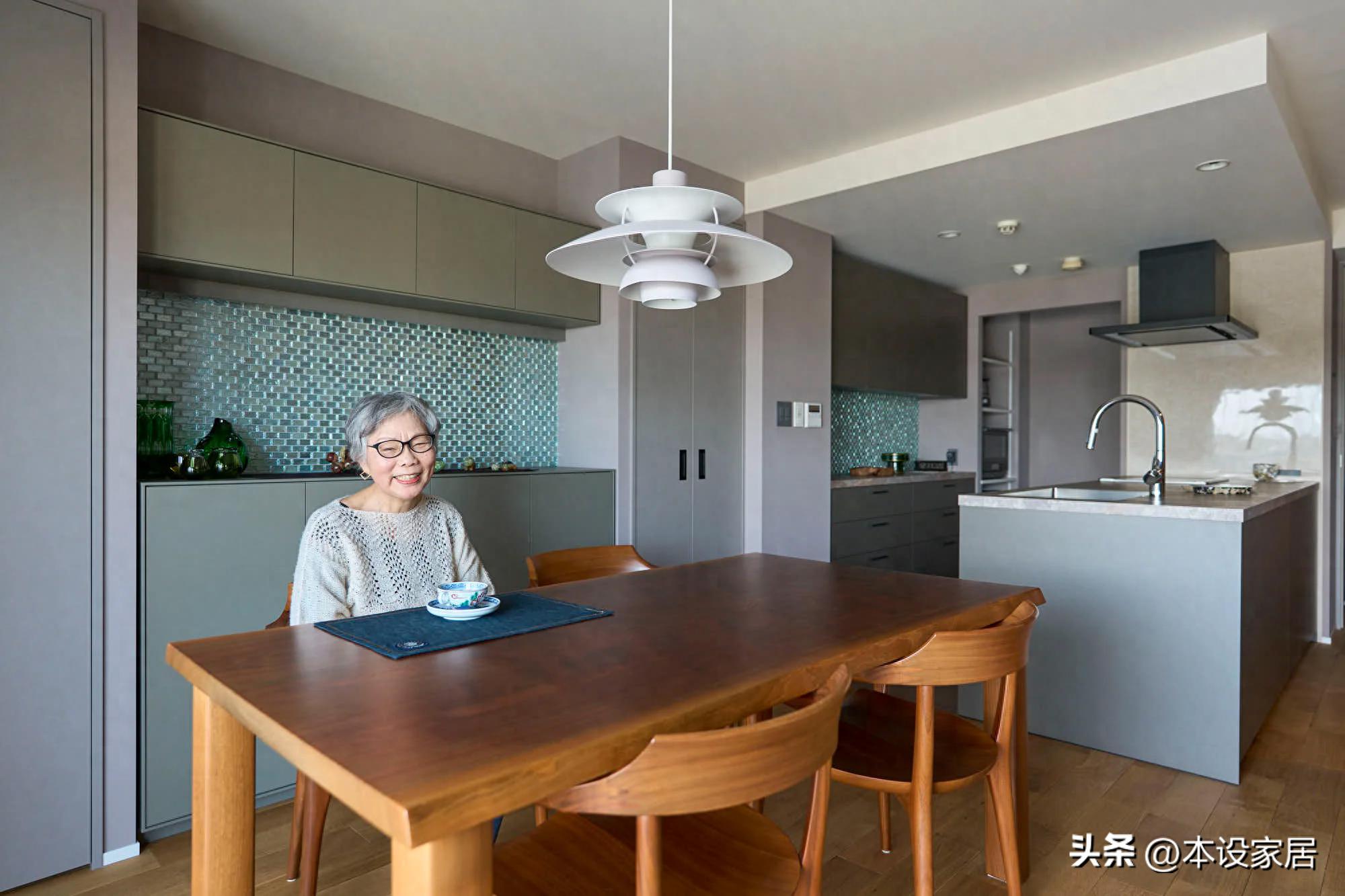 Nh&igrave;n d&igrave; t&ocirc;i 66 tuổi sống một m&igrave;nh trong căn hộ 56m&sup2;, t&ocirc;i mới hiểu: Nh&agrave; c&agrave;ng &iacute;t 3 thứ n&agrave;y, tuổi gi&agrave; c&agrave;ng nh&agrave;n - Ảnh 1.