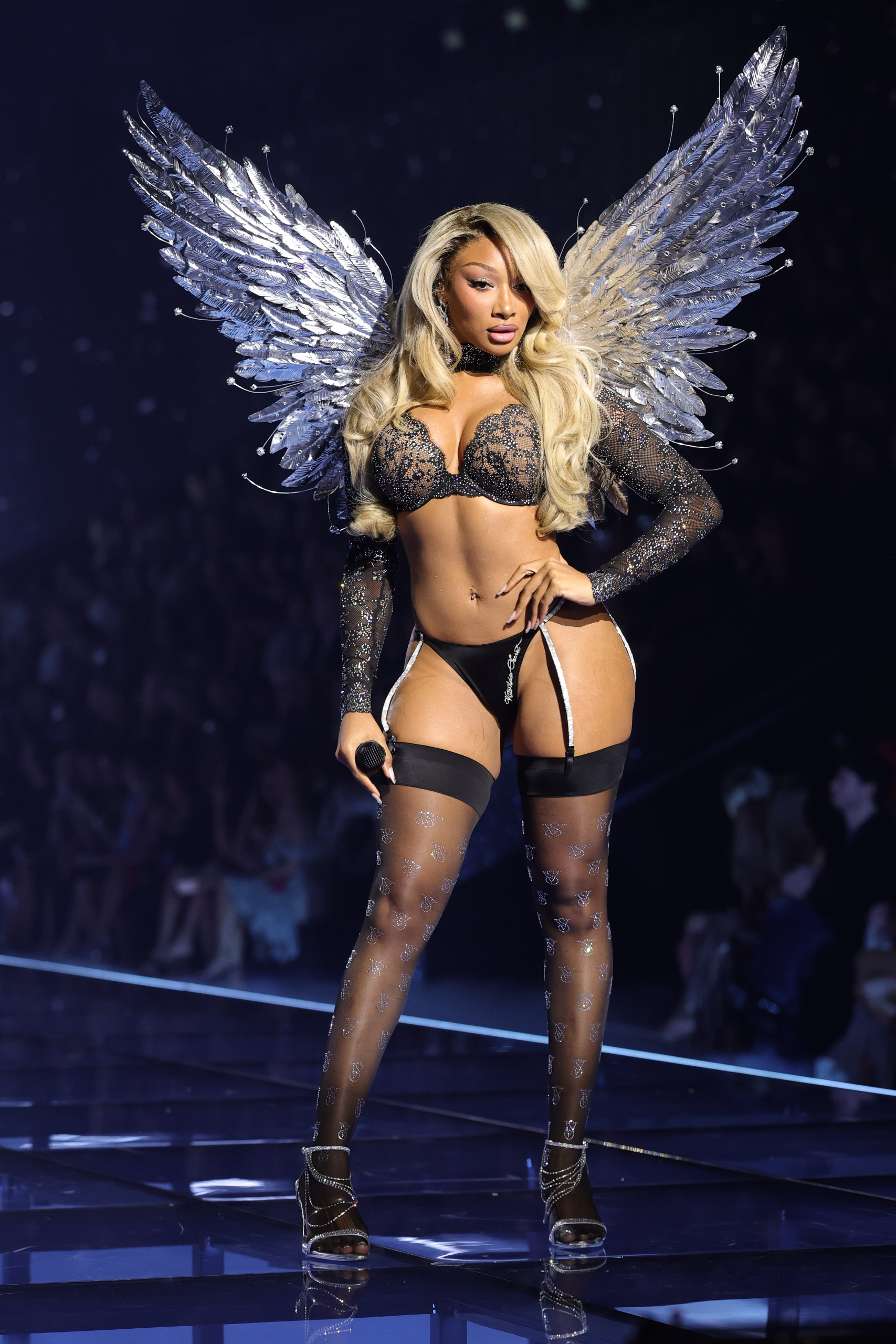 Kylie Jenner v&agrave; Fantasy Bra triệu đ&ocirc; tại Victoria ' s Secret 2026: Đ&ecirc;m diễn đầy bất ngờ - Ảnh 22.