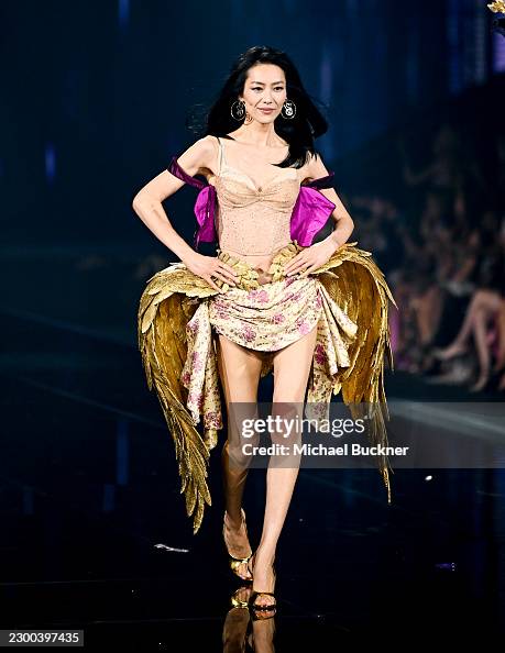 Lưu Văn tỏa s&aacute;ng tại Victoria ' s Secret Fashion Show 2026 với phong c&aacute;ch v&agrave; thần th&aacute;i ấn tượng - Ảnh 3.