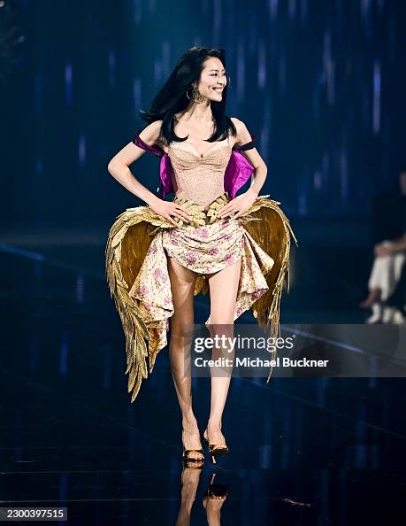 Lưu Văn tỏa s&aacute;ng tại Victoria ' s Secret Fashion Show 2026 với phong c&aacute;ch v&agrave; thần th&aacute;i ấn tượng - Ảnh 2.