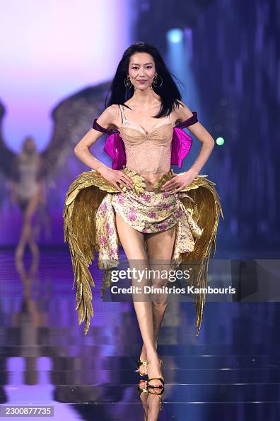 Lưu Văn tỏa s&aacute;ng tại Victoria ' s Secret Fashion Show 2026 với phong c&aacute;ch v&agrave; thần th&aacute;i ấn tượng - Ảnh 1.