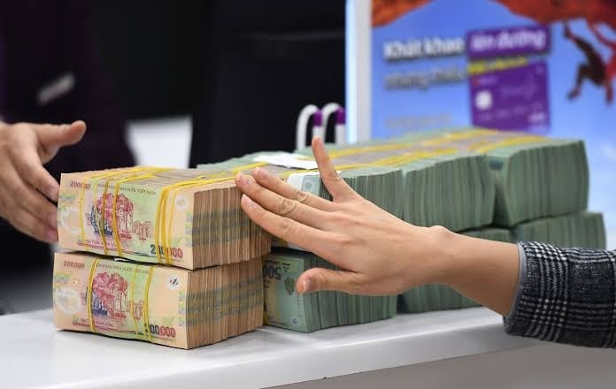 Đến ng&agrave;y đ&aacute;o hạn sổ tiết kiệm, đừng vội t&aacute;i tục to&agrave;n bộ: C&oacute; 3 việc n&ecirc;n kiểm tra trước - Ảnh 3.