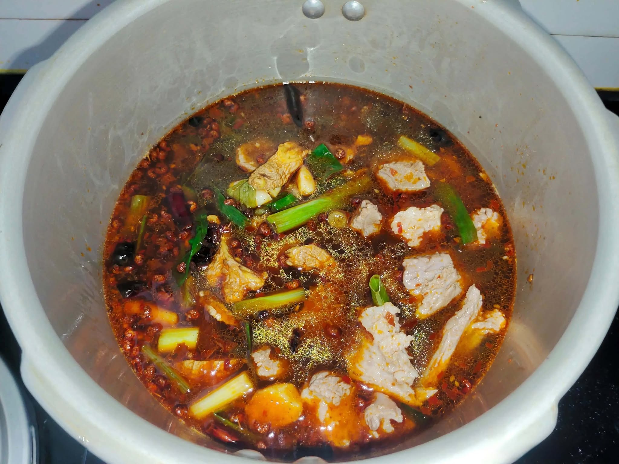 M&oacute;n ăn n&agrave;y bổ dưỡng, ngon mi&ecirc;ng, nước d&ugrave;ng lại rất tuyệt để nấu m&igrave; - Ảnh 1.