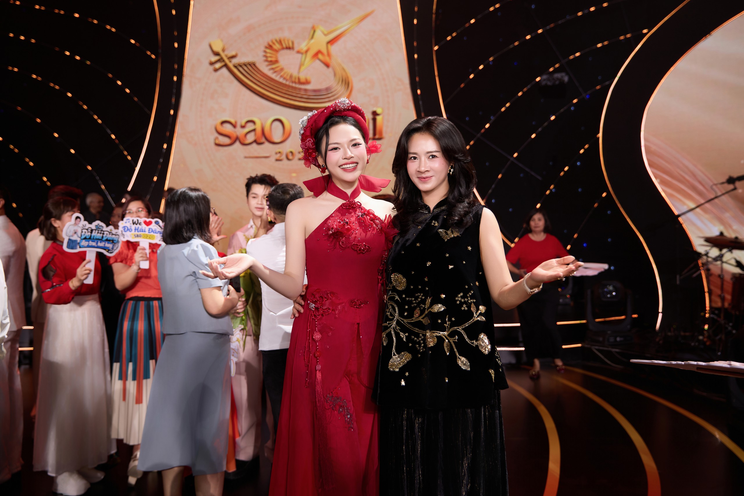 Gallery - Đoàn Linh liều mang ca khúc chưa ai nghe ở Sao Mai 2026, giám khảo khen liêu trai ma mị - image 8