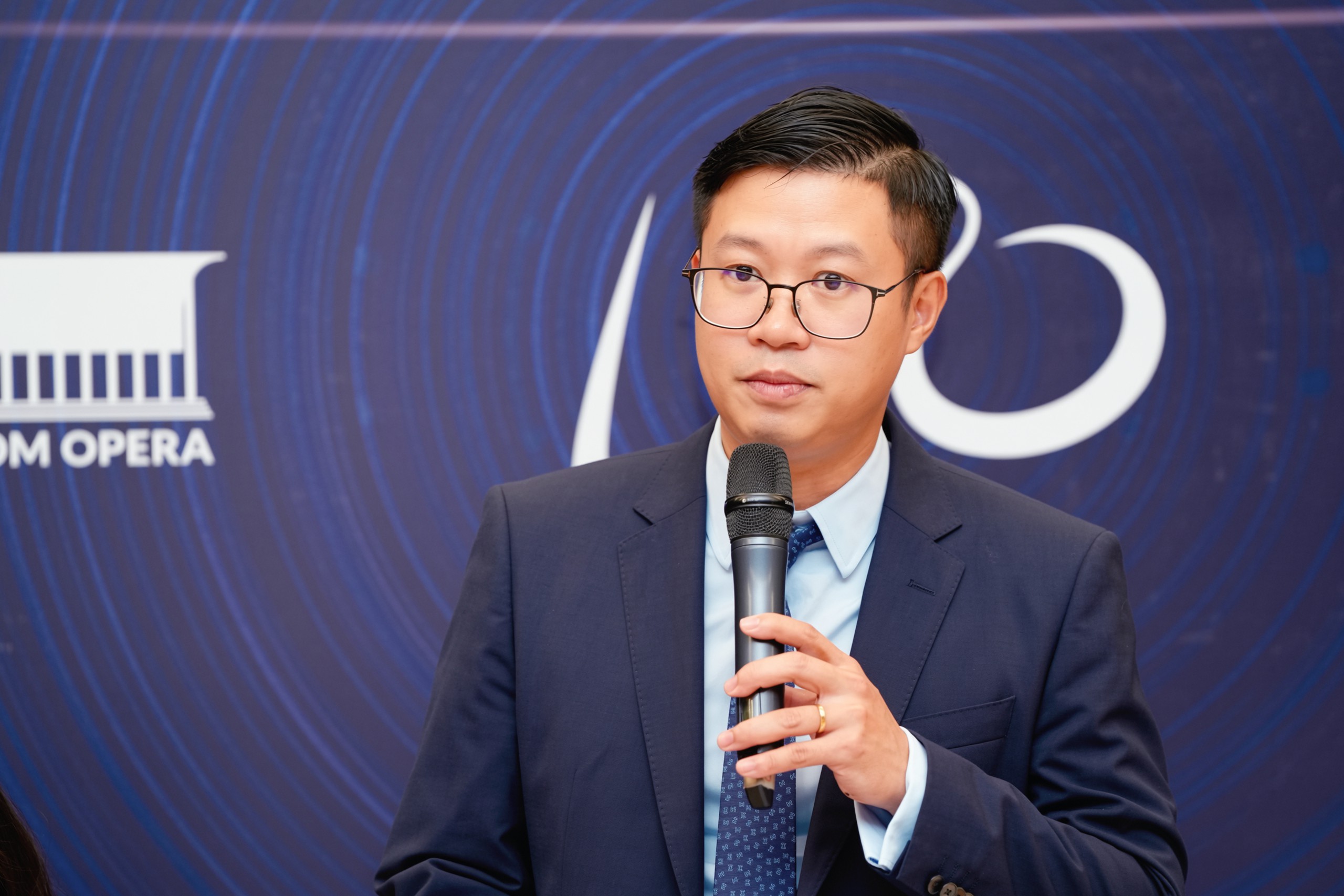 Gallery - Nhạc trưởng hơn 20 năm dẫn dắt Nhà hát Opera Hoàng gia Anh cùng dàn nhạc London trình diễn tại Hà Nội