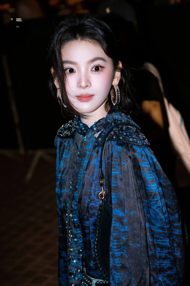Chương Nhược Nam mặc sến đi fashion week, bù lại được 1 điểm- Ảnh 4.