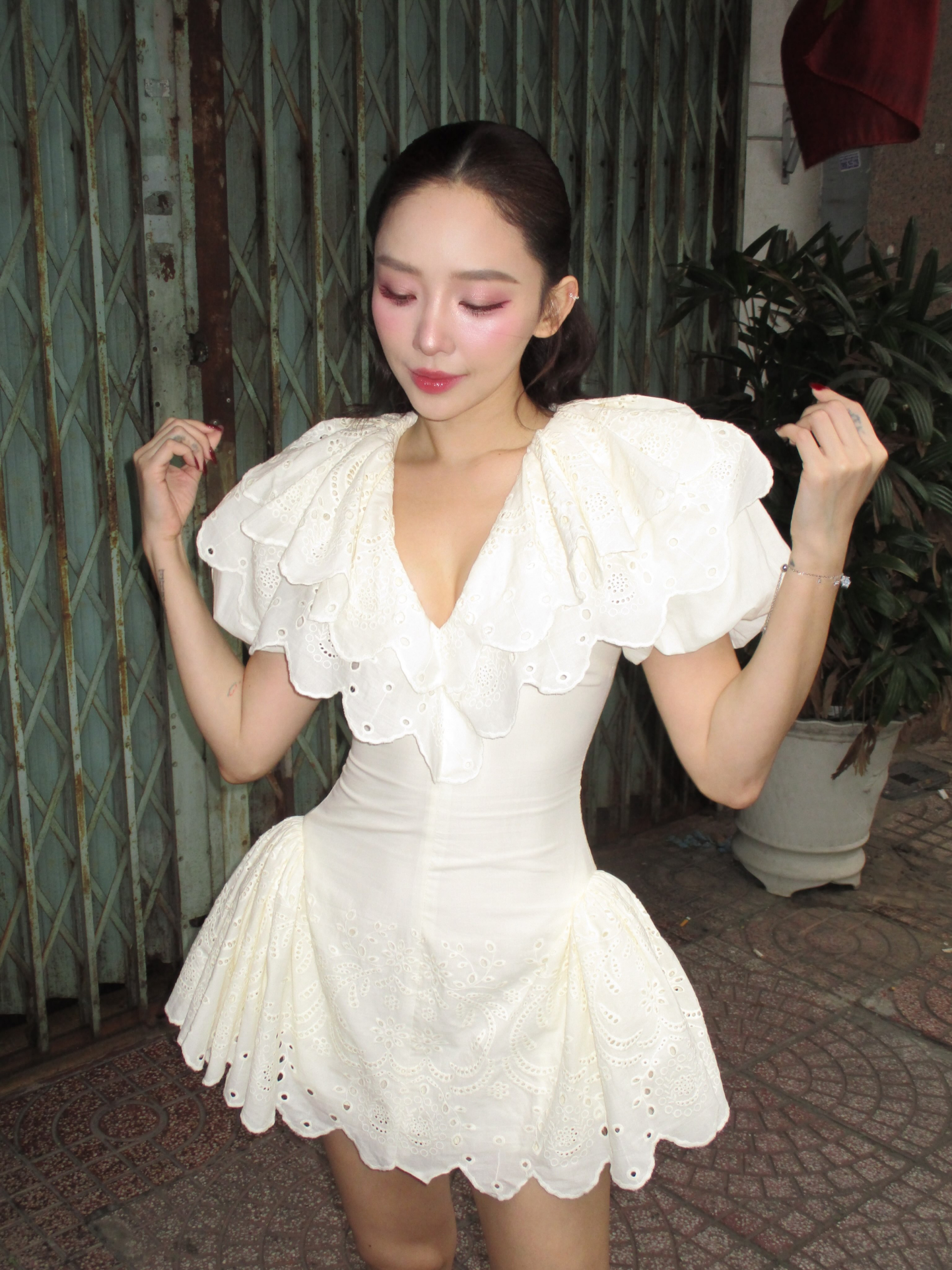 Tóc Tiên thay đổi phong cách với outfit điệu đà như gái 20 năm 2026 - Ảnh 5. Tóc Tiên thay đổi phong cách với outfit điệu đà như gái 20 năm 2026 - Ảnh 5.